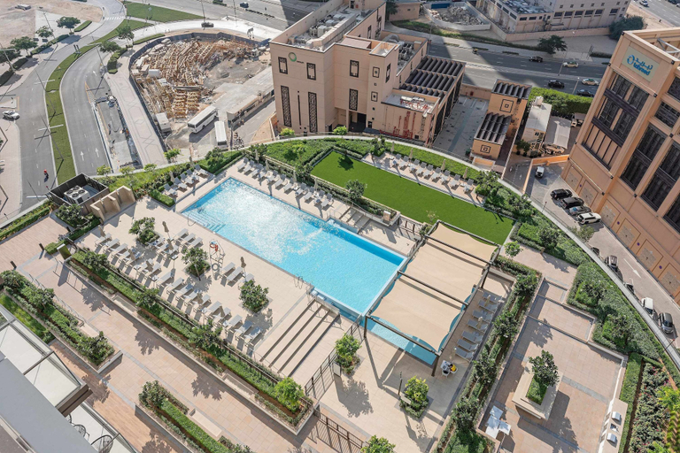 Room 5, Silkhaus Stylish 1BR Pool Gym Burj Crown, Dubai