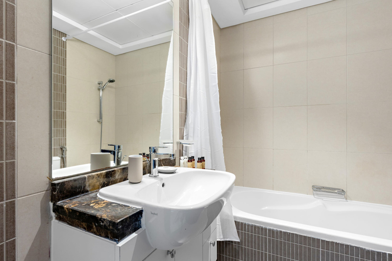 Room 3, Silkhaus Chic 1bdr Reem Island Mangrove Place, Abu Dhabi City