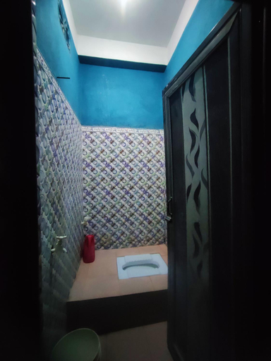 Bathroom 3, Risabya Guest House, Maldah
