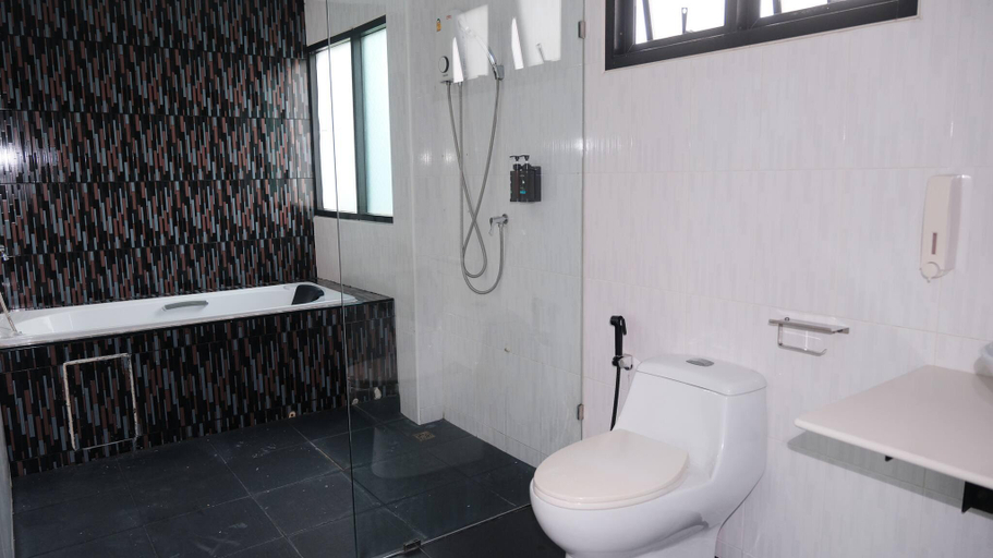 Bathroom 5, Modern Private Pool Villa in Sukhumvit, Bang Na