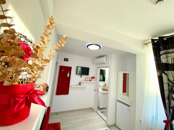 Others 5, IANIS Rooms, Mangalia