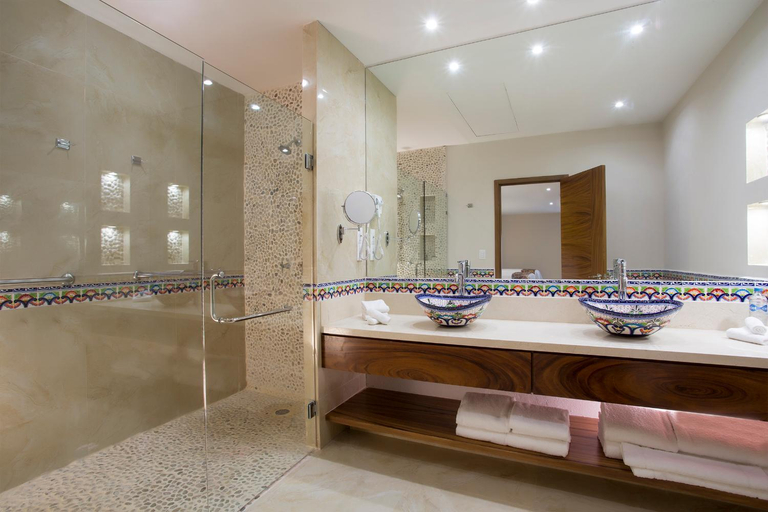 Bathroom 5, Playa Los Arcos Hotel Beach Resort & Spa, Puerto Vallarta