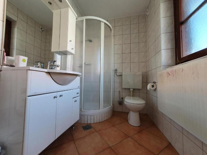 Bathroom 3, Terme Catez - Family apartments with pool tickets, Brežice