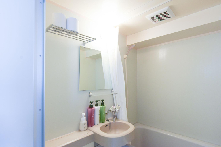 Bathroom 3, hiroki Building, Ōta
