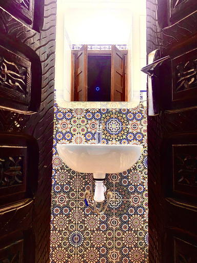 Bathroom 3, Riad Kamal 3 Piscines Jacuzzi Petit Dejeuner parking gratuit, Marrakech