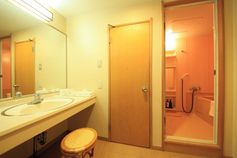 Bathroom, Ryotei Hanayura Ryokan, Noboribetsu