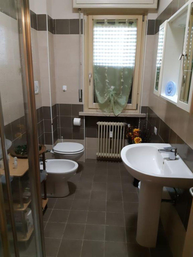Bathroom 2, da Ysabel, Verona