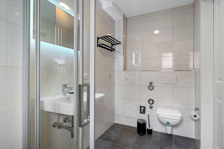Bathroom 5, Förde Hotel Kiel, Kiel
