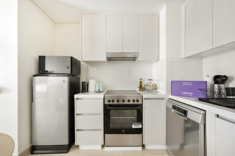 Room 3, Silkhaus Large 1bdr Near Yas Island Parks, Yas Island