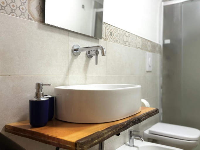 Bathroom, CenVi House, Bari