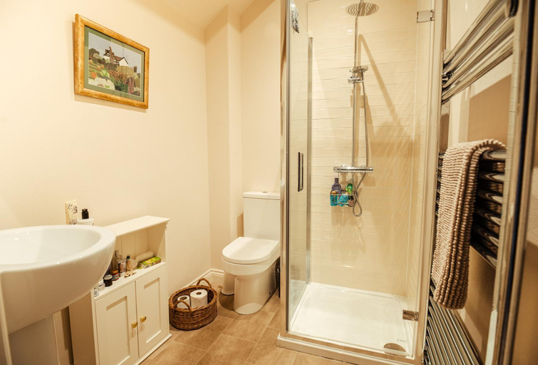 Bathroom, The Granary, Powys