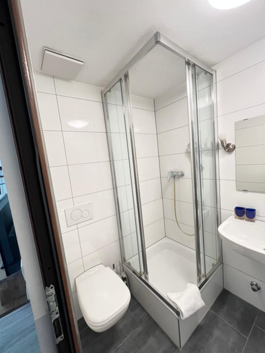 Bathroom 3, FlyInn-Pension Airport-Messe, Esslingen