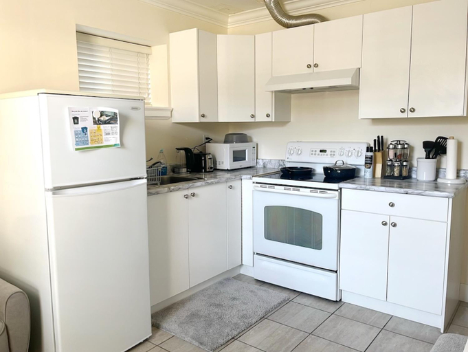 Others 2, Near Skytrain Metrotown Private Entry 3min walk to grocery food, Greater Vancouver