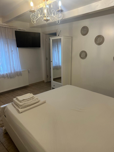 Bedroom 2, Popasul Castelului, Hunedoara