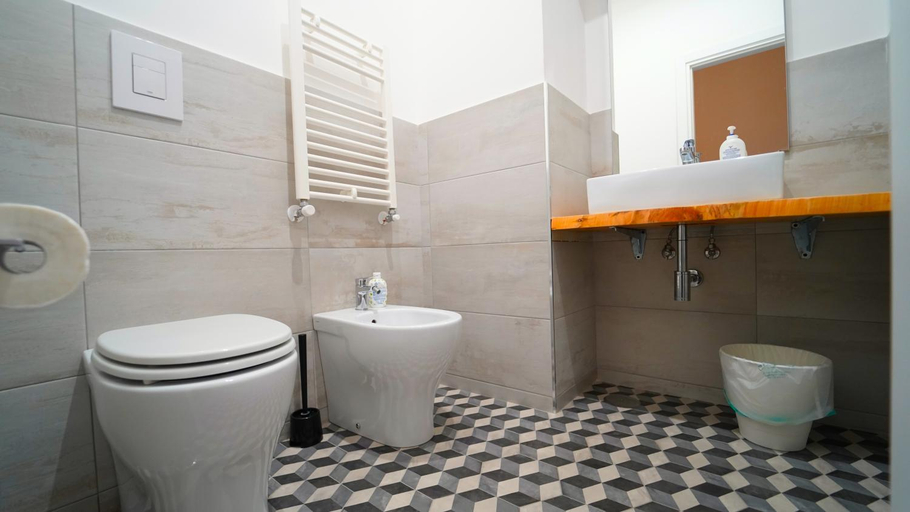 Bathroom 3, Neapolitan Flat B&B, Napoli