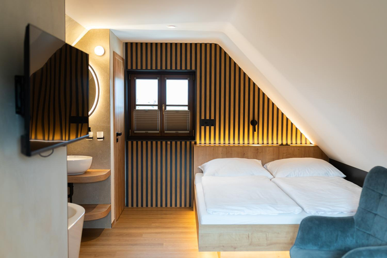 Bedroom 2, Husi placek s vinnym sklepem a terasou, Břeclav