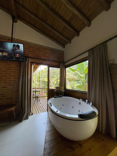 Bathroom 5, Chales Paraty Real, Parati