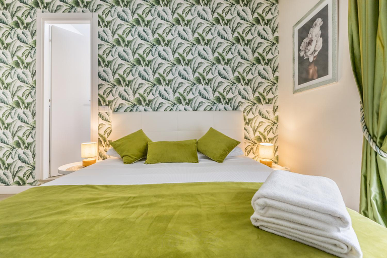 Bedroom 2, Casa flowers, Rome