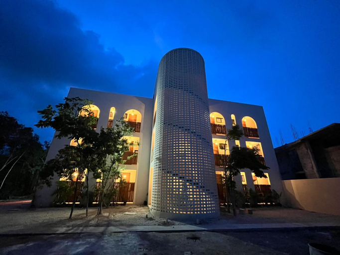 Exterior & Views