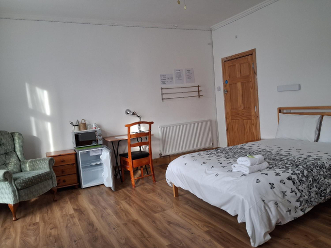 4, The Albert Hotel, Gloucestershire