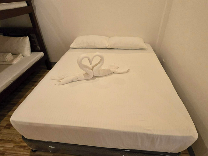 Room 2, Kangaroo Hill Pavilion and Resort, Bayambang