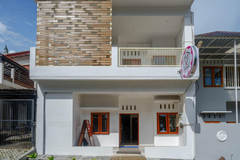 Exterior & Views, RedDoorz Plus @ Karangploso, Malang