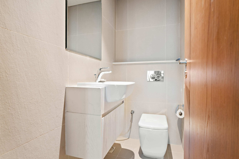 Room 4, Silkhaus 2bdr in Julphar Tower Near Reem Park, Abu Dhabi City