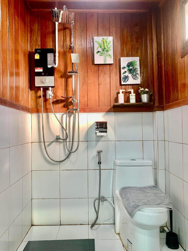 Bathroom 3, Rang Robin Farmstay with swimming pool, Non Daeng