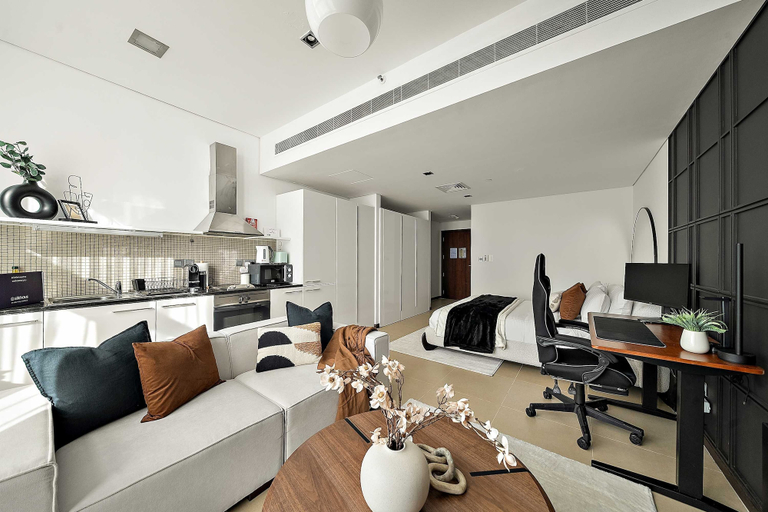 Room 2, Silkhaus Studio Premium Work Set Gamer s Dream, Dubai