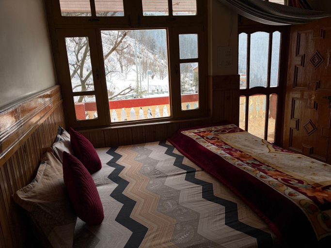 Bedroom, Sojhaholidayinn, Kullu