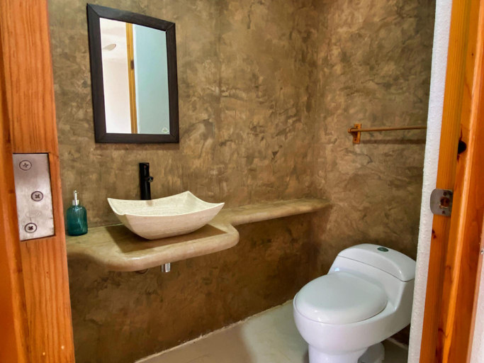 Bathroom 4, Casapiedra, Dist. Pochutla