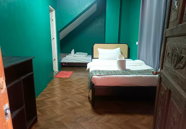 Bedroom 3, 80 Bar Hostel, Coron