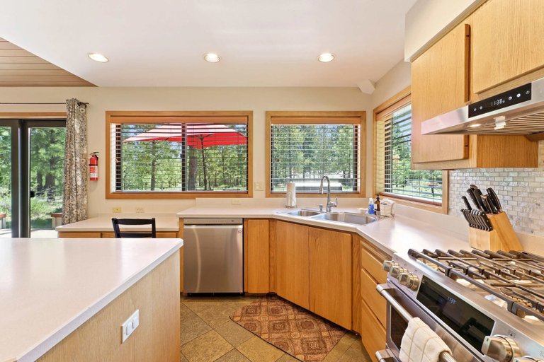 Interior 4, 10 Tan Oak, Deschutes