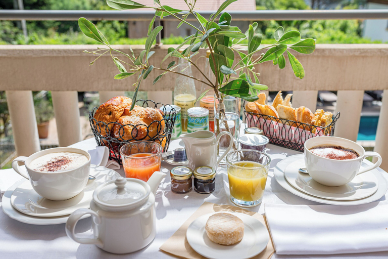 Breakfast meal, Villa Elisa. M, Ardèche
