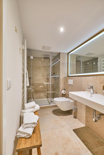 Bathroom 2, Brauereigasthof zum Kuchlbauer, Kelheim