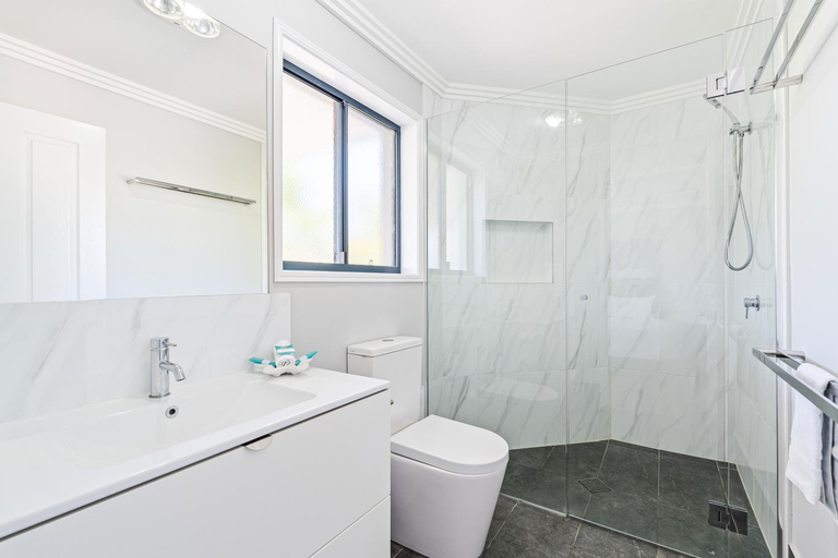 Bathroom 4, Grange Resort Hervey Bay, Hervey Bay - Pt A