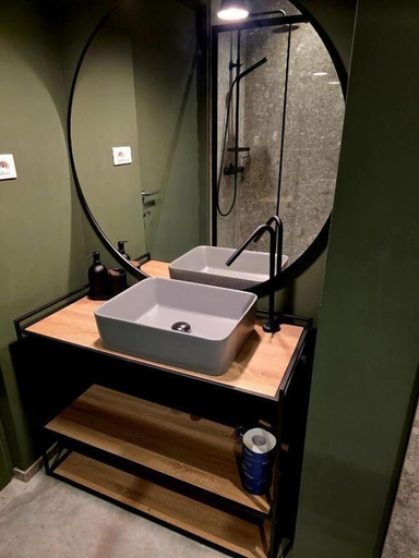 Bathroom 5, Sottocoperta, Teramo