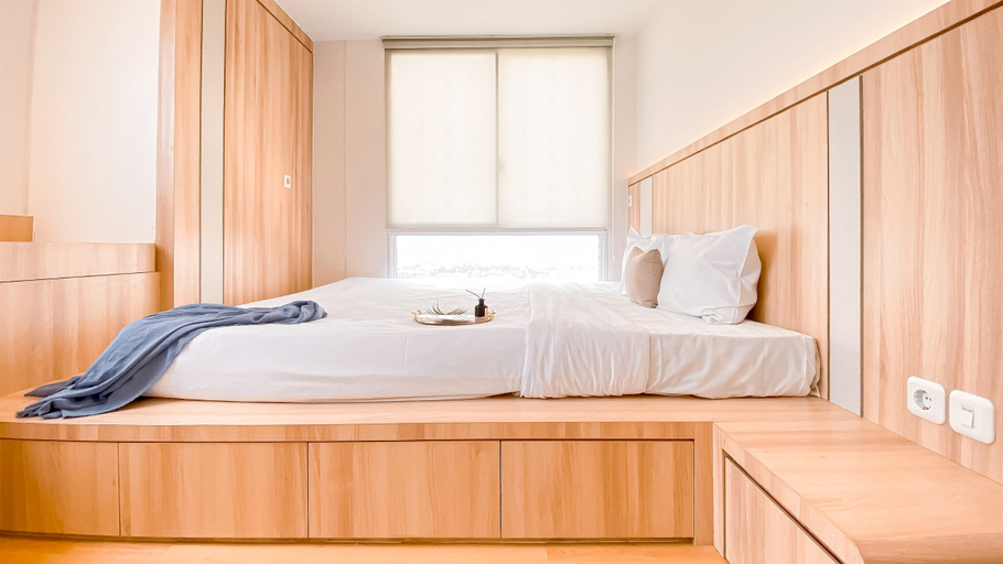 Bedroom 2, Comfy and Minimalist 2BR Tokyo Riverside PIK 2 Apartment By Travelio, Tangerang