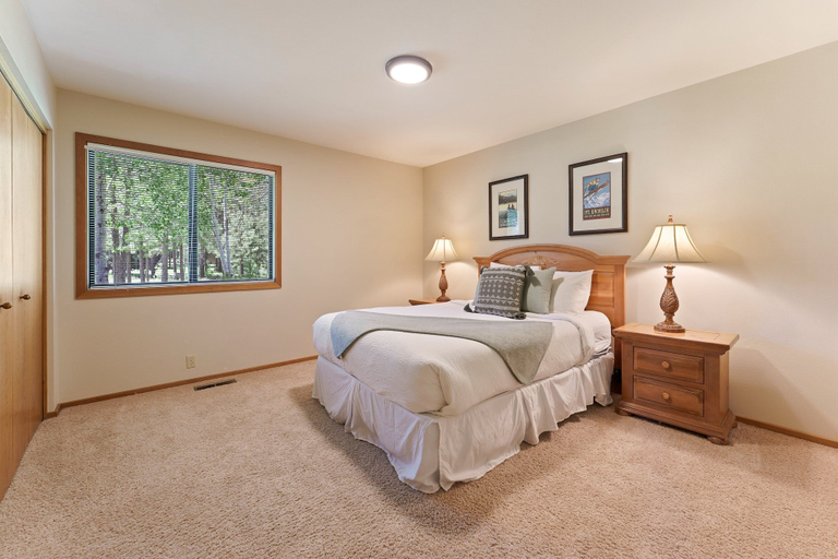 Interior 5, 10 Tan Oak, Deschutes
