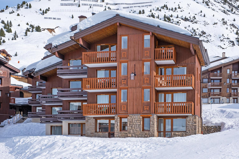 Exterior & Views