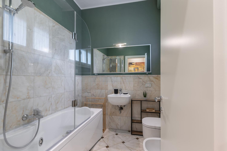 Bathroom 3, Luxury Pontevecchio 5 Stars Apartment, Florence
