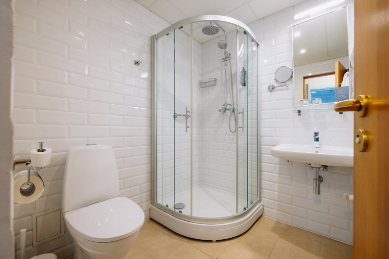 Bathroom 4, Radi un Draugi Hotel, Riga