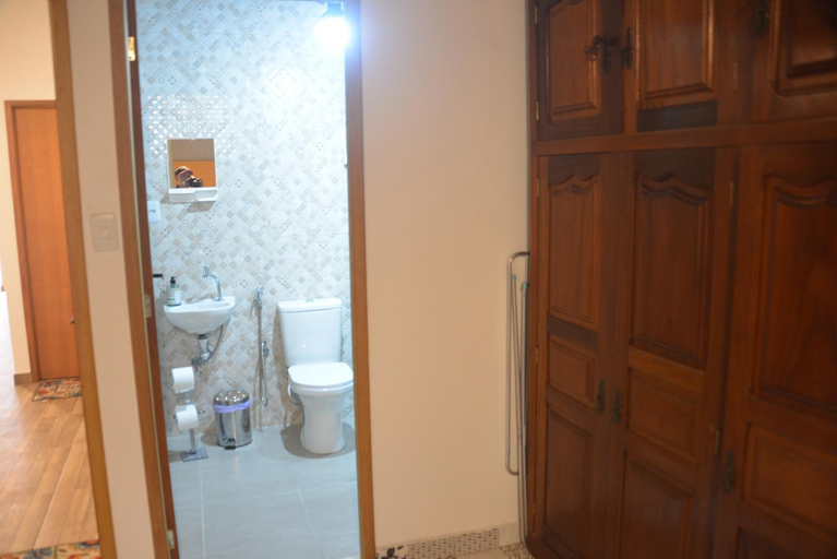 Bathroom 3, Rancho Potala, Juquitiba