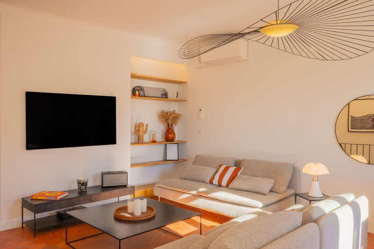 Others 5, Saint-tropez: Bright Apartment Near the Port, Var