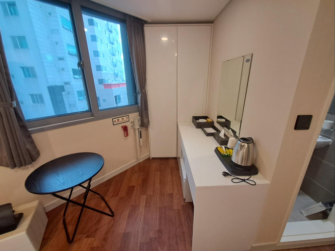 Others 5, Hotel Regen, Eun-pyeong