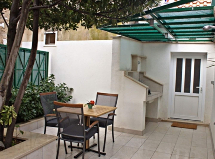 Terrace/patio 3, Menego Lodge Bol, Bol