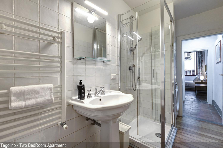 Bathroom 2, Tegolaio Apartment by Mamo Florence, Florence