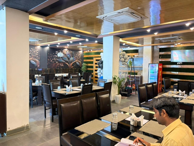 Dining 4, The Aura Hotel, Faizabad