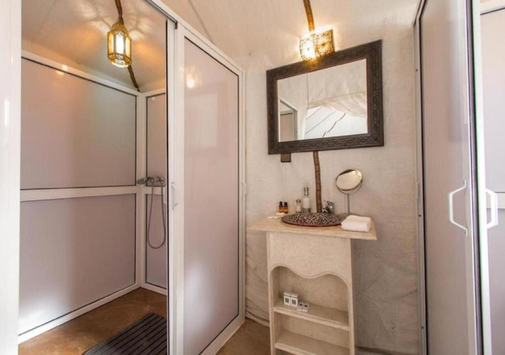 Bathroom 2, Dune Majesty Luxury Camp, Errachidia