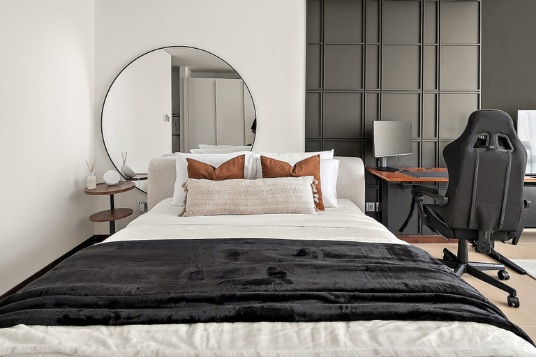 Room 3, Silkhaus Studio Premium Work Set Gamer s Dream, Dubai